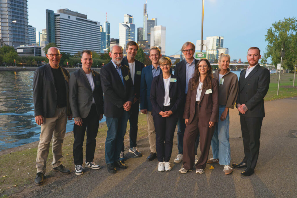 Portrait des Vorstandes der DGS: PD Dr. Gerd Wagner, Marco Krille, Dr. Uwe Sperling, Dr. med. Tim J. Krause, Christian Parchent, Prof. Dr. med. Ute Lewitzka, Prof. Dr. med. Elmar Etzersdorfer, Chantal Abt, Nina von Ohlen und Nico Mosel (von links nach rechts)